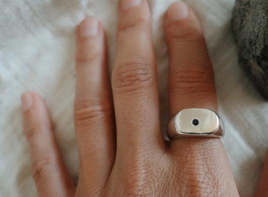 Sapphire signet